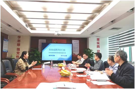 李金惠常务理事主持会议 李金惠常务理事主持会议